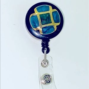 Retractable badge holder